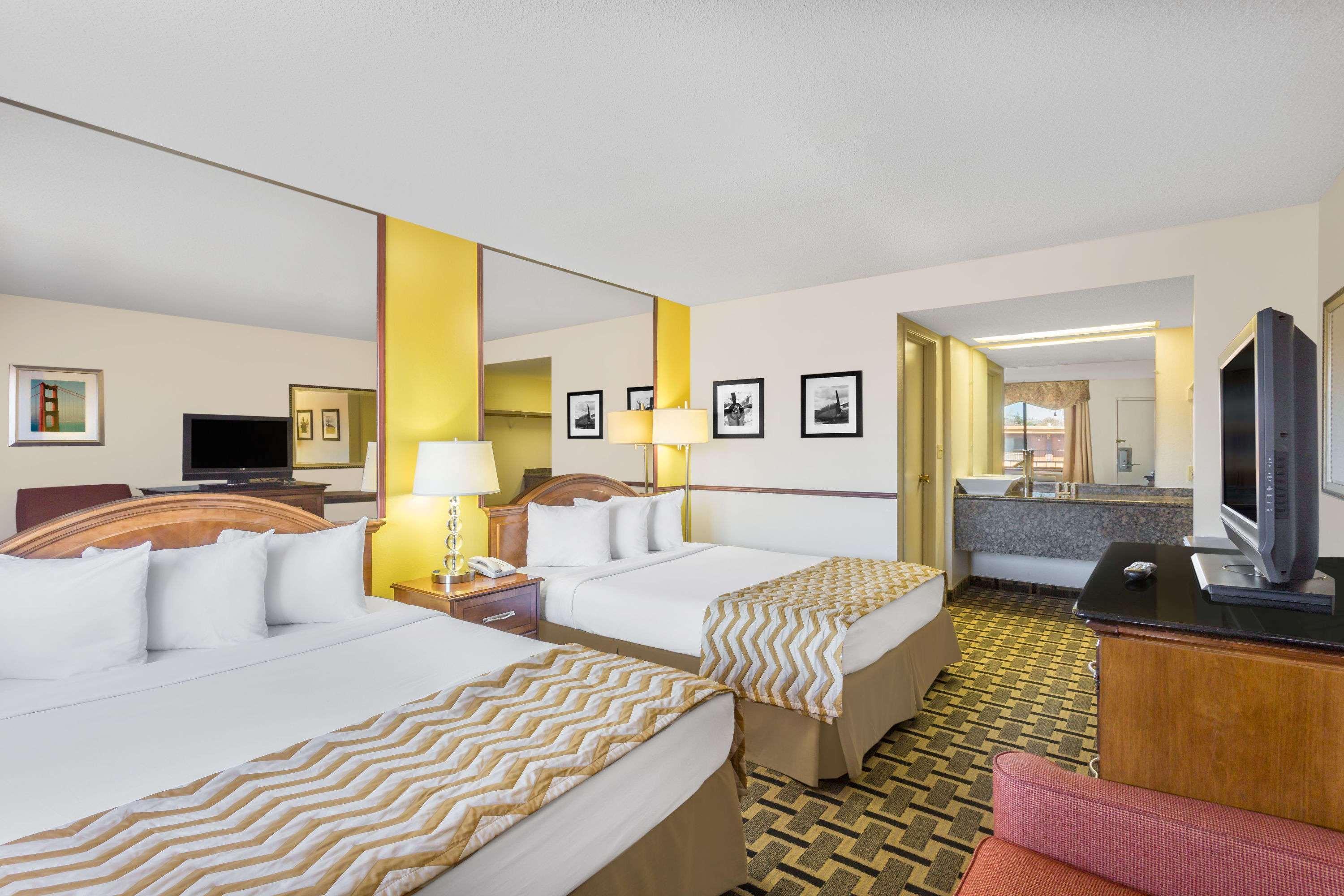 Travelodge By Wyndham Рино Экстерьер фото